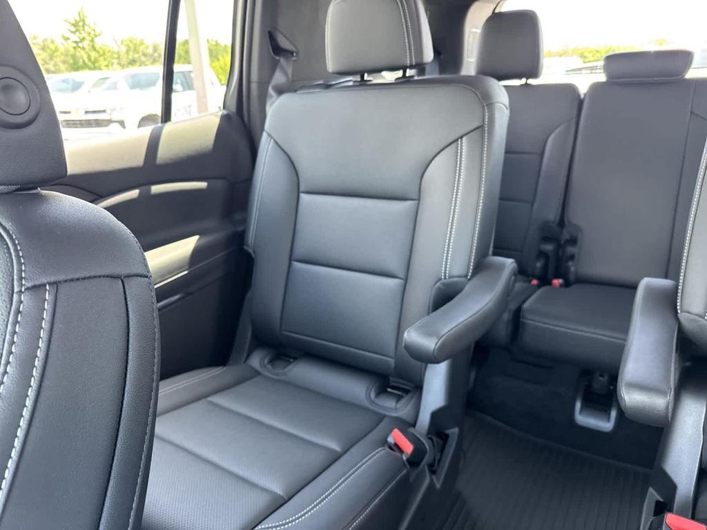 new 2025 Chevrolet Traverse car, priced at $45,680