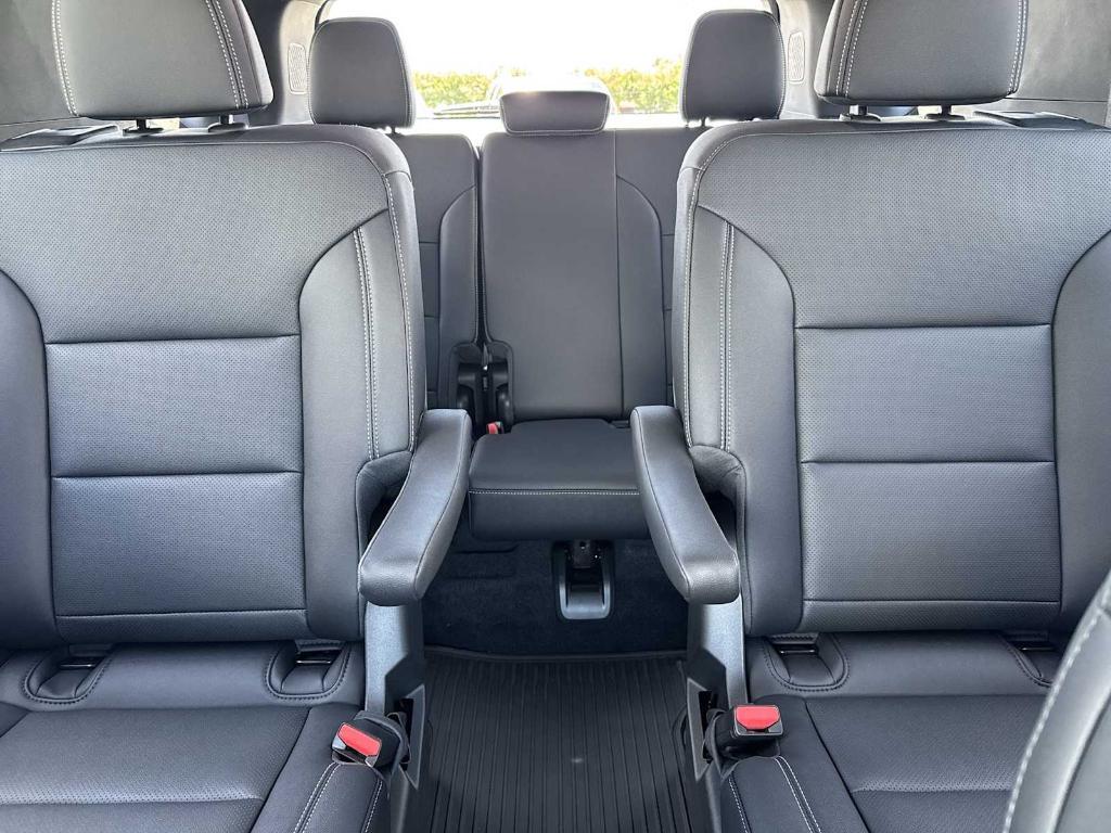 new 2025 Chevrolet Traverse car, priced at $45,680
