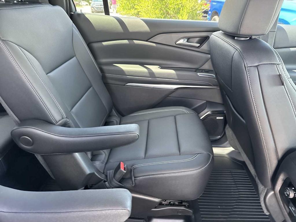 new 2025 Chevrolet Traverse car, priced at $45,680