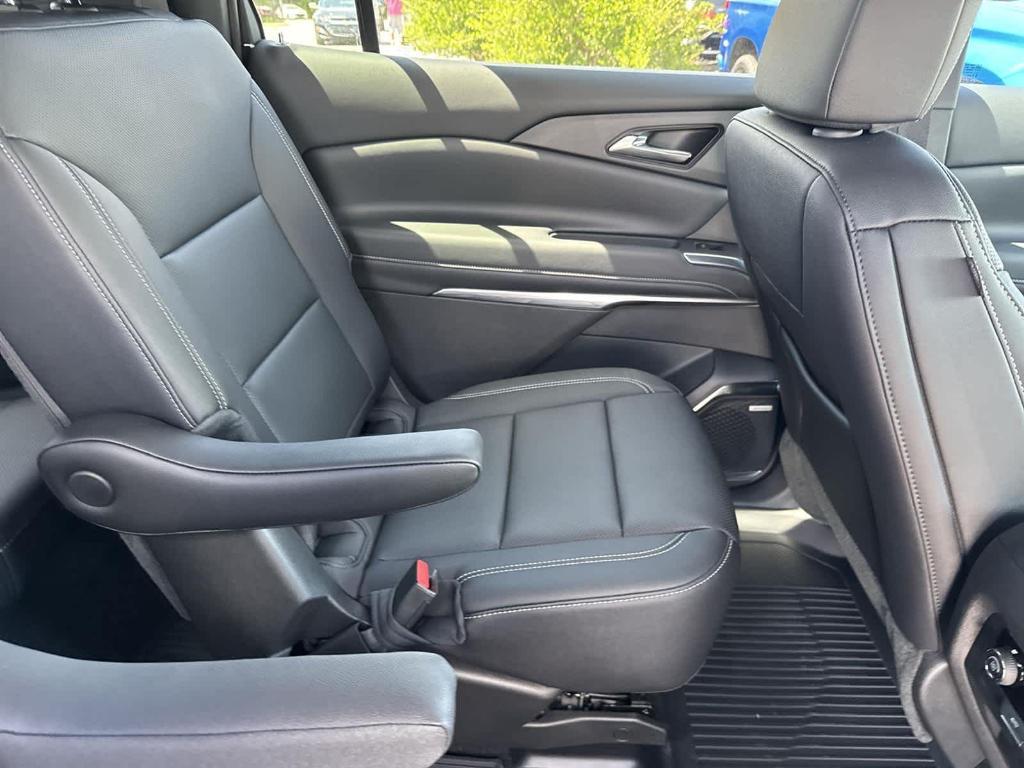 new 2025 Chevrolet Traverse car, priced at $45,680