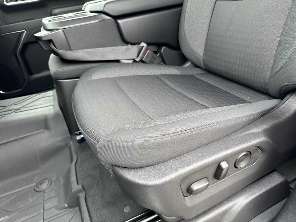 new 2025 Chevrolet Silverado 1500 car, priced at $44,600