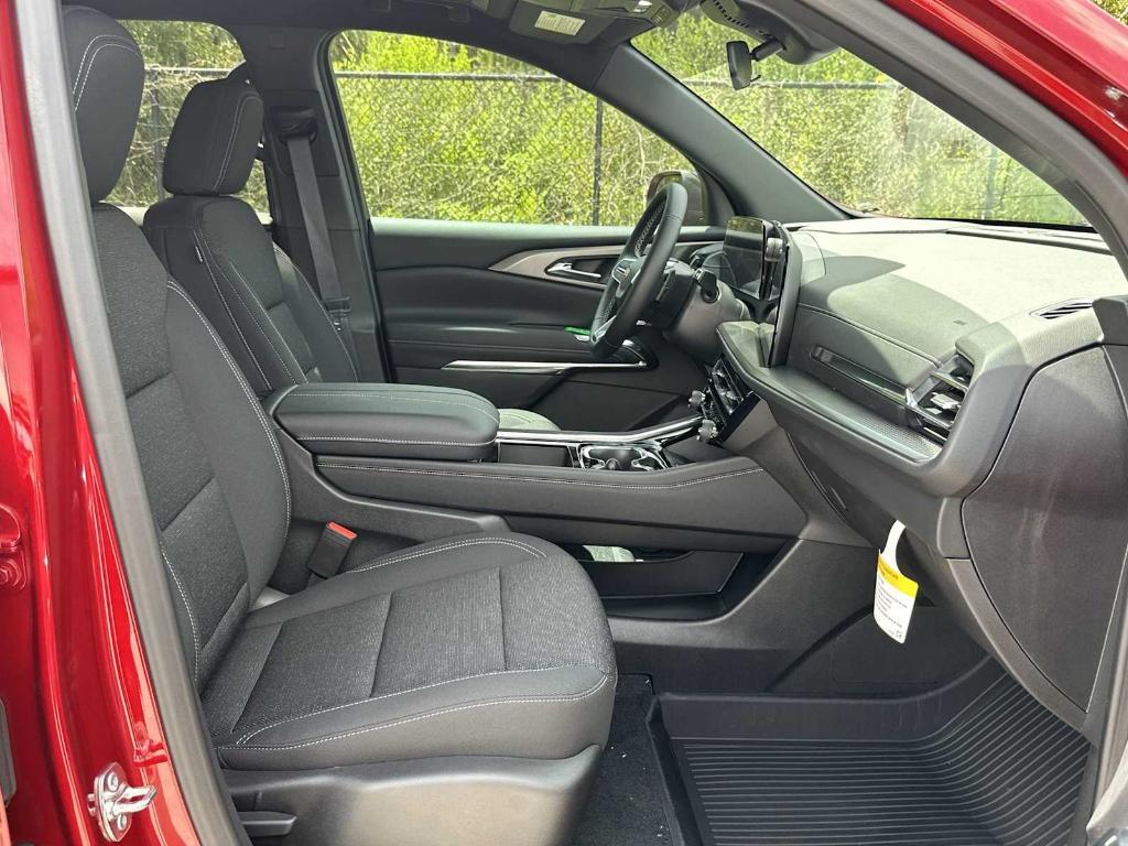 new 2025 Chevrolet Traverse car, priced at $38,040