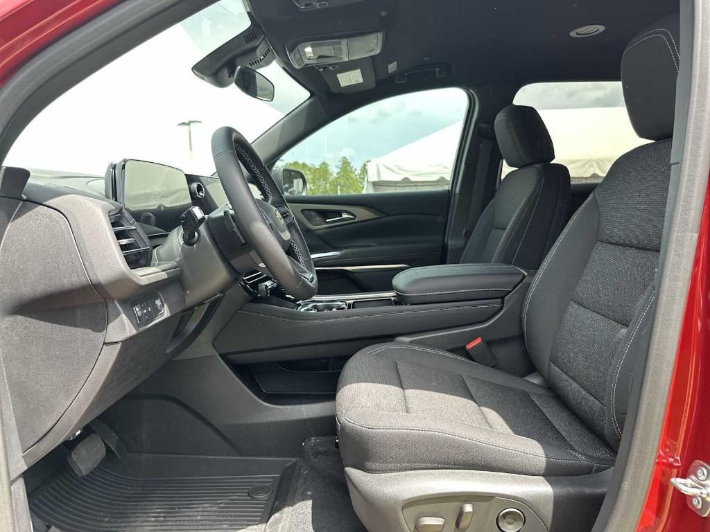 new 2025 Chevrolet Traverse car, priced at $38,040