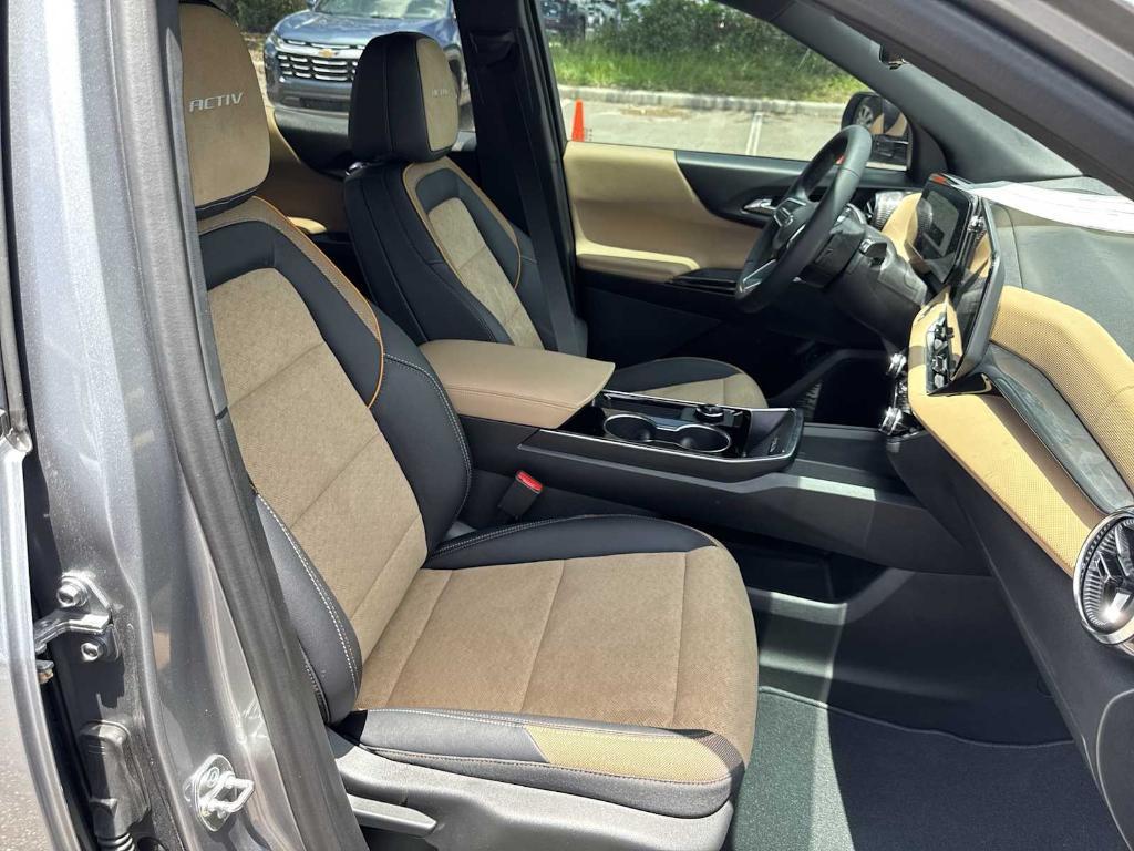 new 2025 Chevrolet Equinox car, priced at $31,930