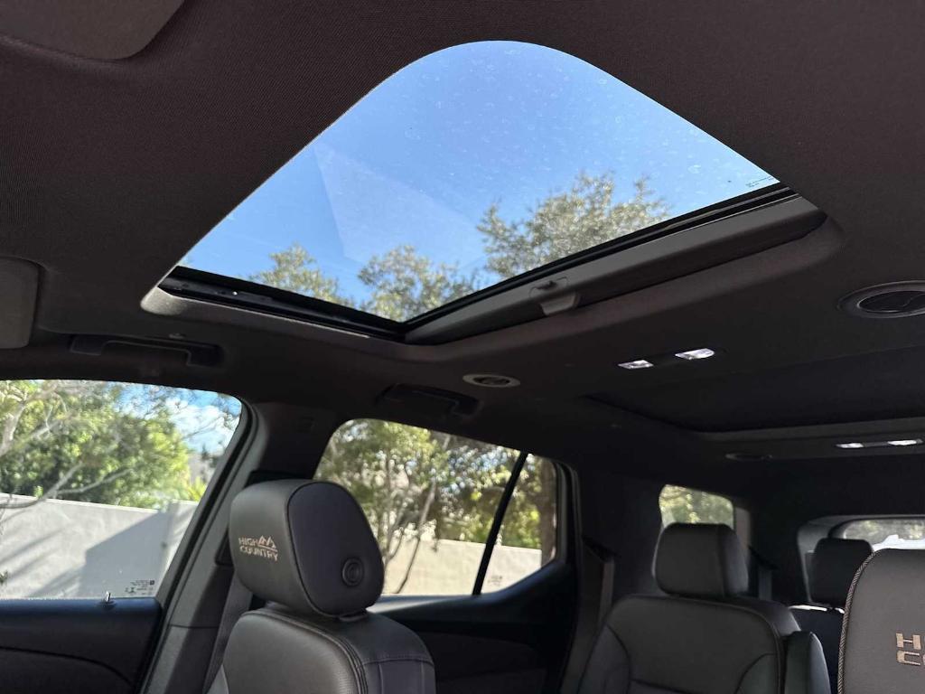 used 2022 Chevrolet Traverse car, priced at $33,997