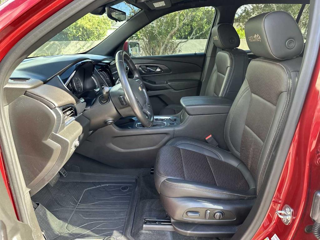 used 2022 Chevrolet Traverse car, priced at $33,997