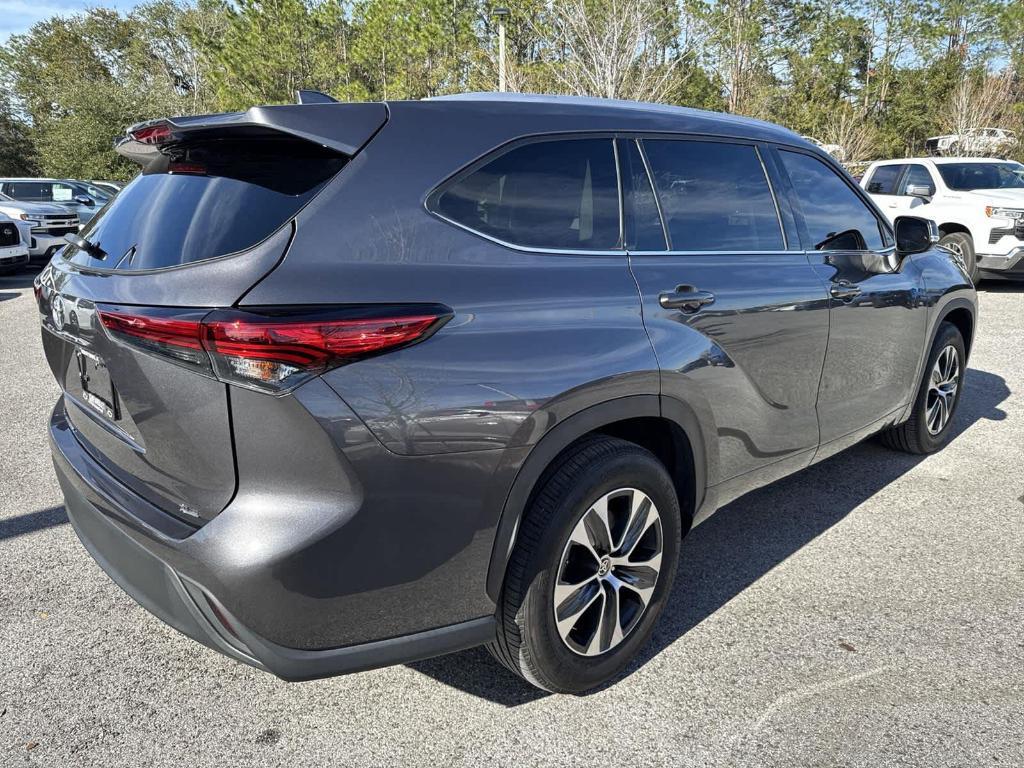 used 2022 Toyota Highlander car, priced at $29,897