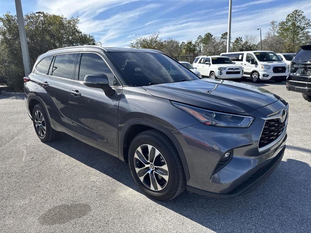 used 2022 Toyota Highlander car, priced at $29,897