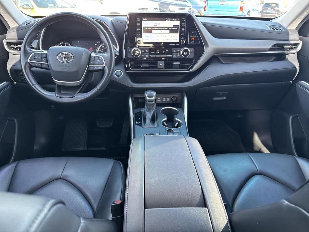 used 2022 Toyota Highlander car, priced at $29,897