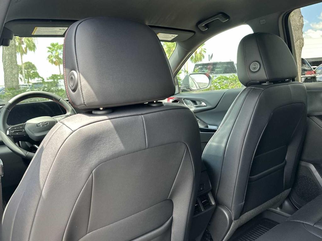 new 2026 Chevrolet Equinox car, priced at $32,530