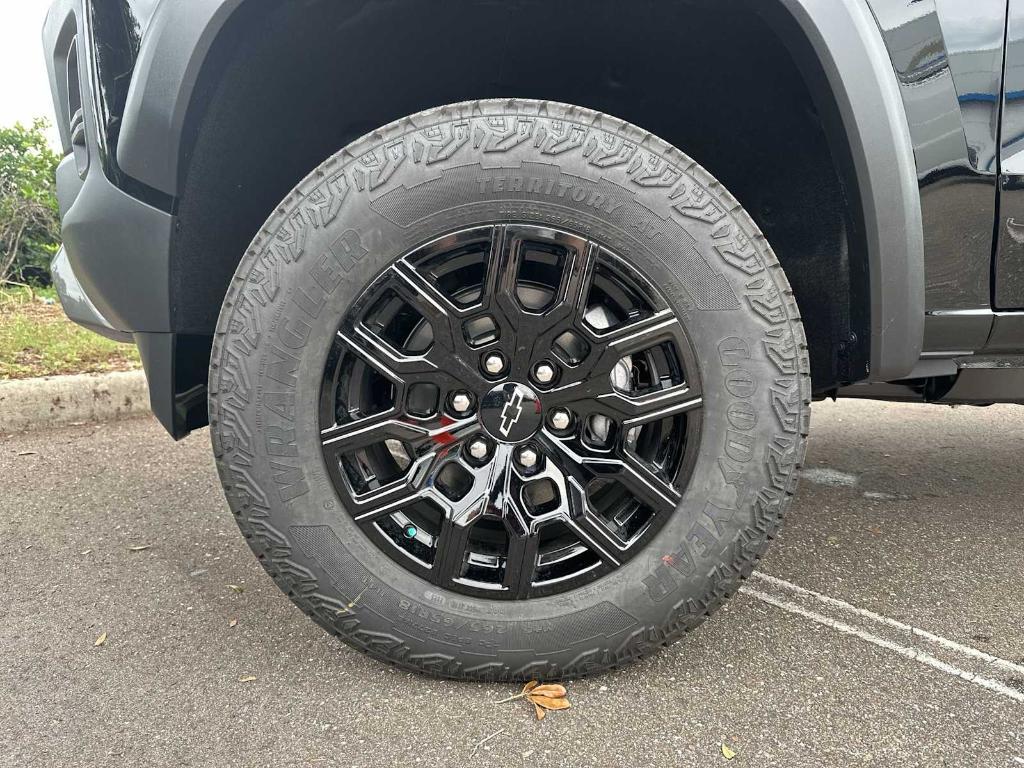 new 2025 Chevrolet Colorado car, priced at $39,620
