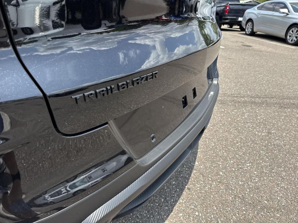 new 2025 Chevrolet TrailBlazer car, priced at $29,375