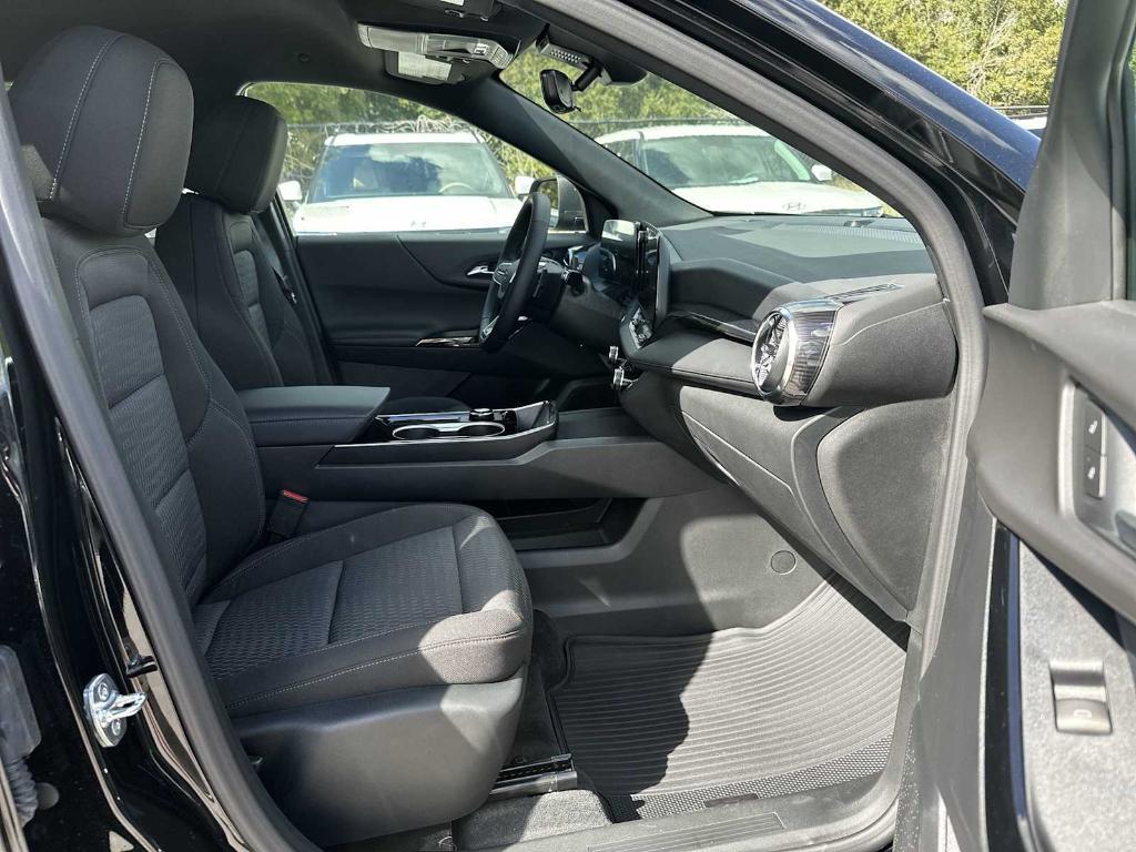 new 2026 Chevrolet Equinox car, priced at $27,725