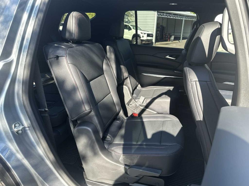 new 2026 Chevrolet Traverse car, priced at $55,380