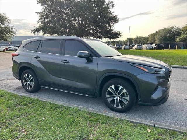 used 2022 Toyota Highlander car, priced at $35,977