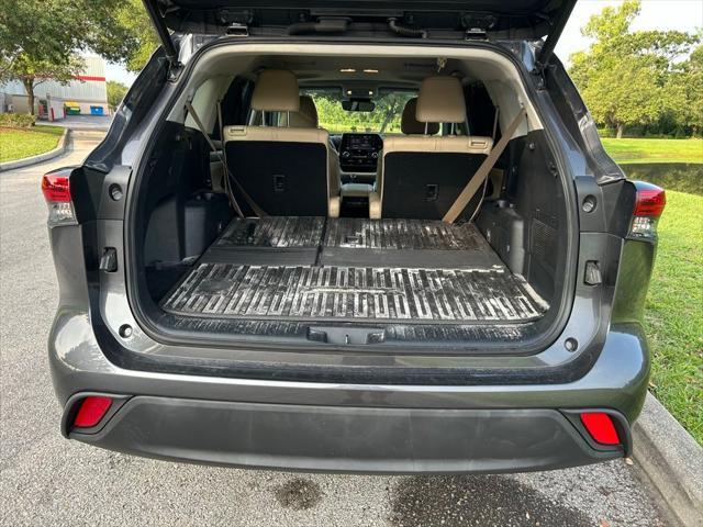 used 2022 Toyota Highlander car, priced at $35,977