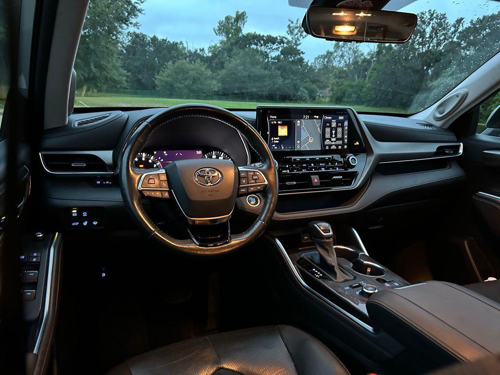 used 2021 Toyota Highlander car, priced at $33,937