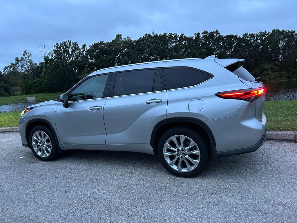 used 2021 Toyota Highlander car, priced at $33,937