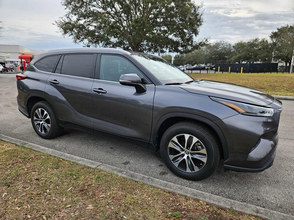 used 2023 Toyota Highlander car, priced at $33,977