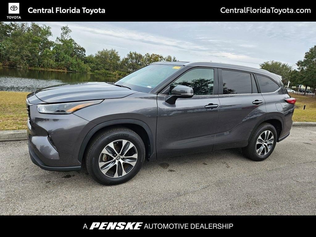 used 2023 Toyota Highlander car, priced at $33,977