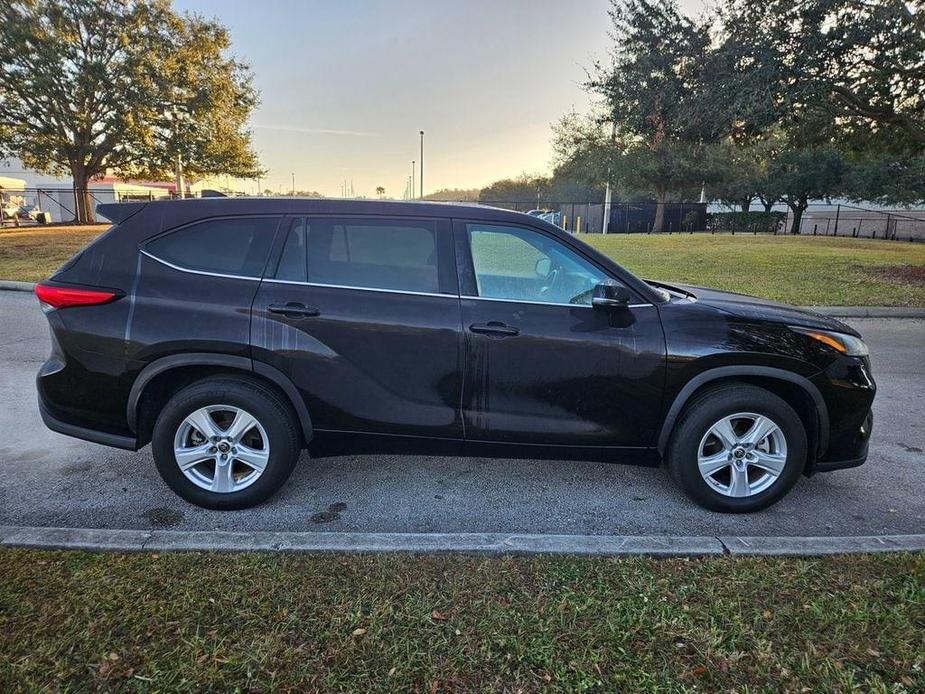 used 2022 Toyota Highlander car, priced at $29,077