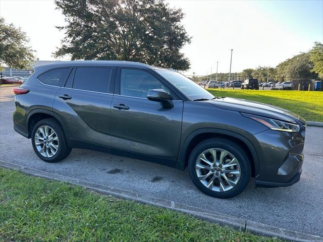 used 2021 Toyota Highlander car, priced at $35,477