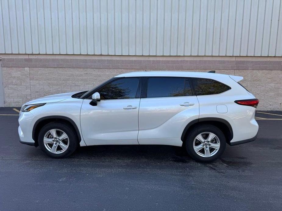 used 2022 Toyota Highlander car, priced at $27,477