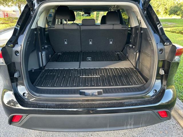 used 2024 Toyota Highlander car, priced at $40,977