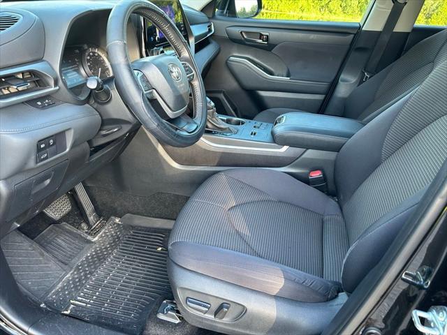 used 2024 Toyota Highlander car, priced at $40,977