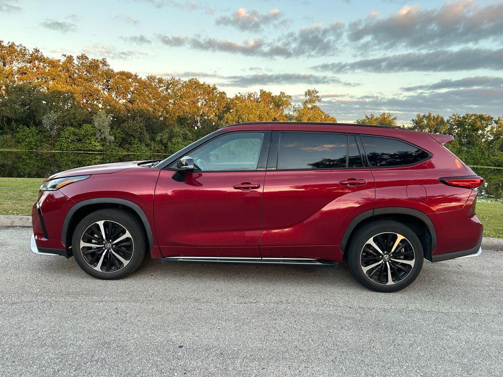 used 2022 Toyota Highlander car, priced at $33,937