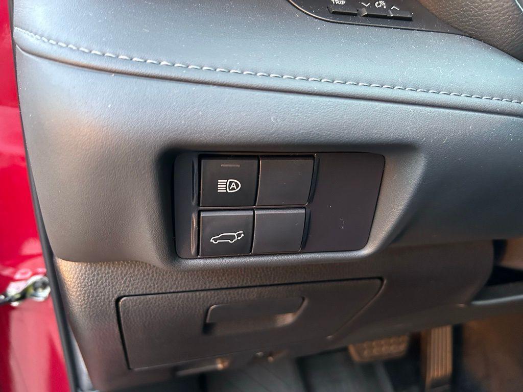 used 2022 Toyota Highlander car, priced at $33,937