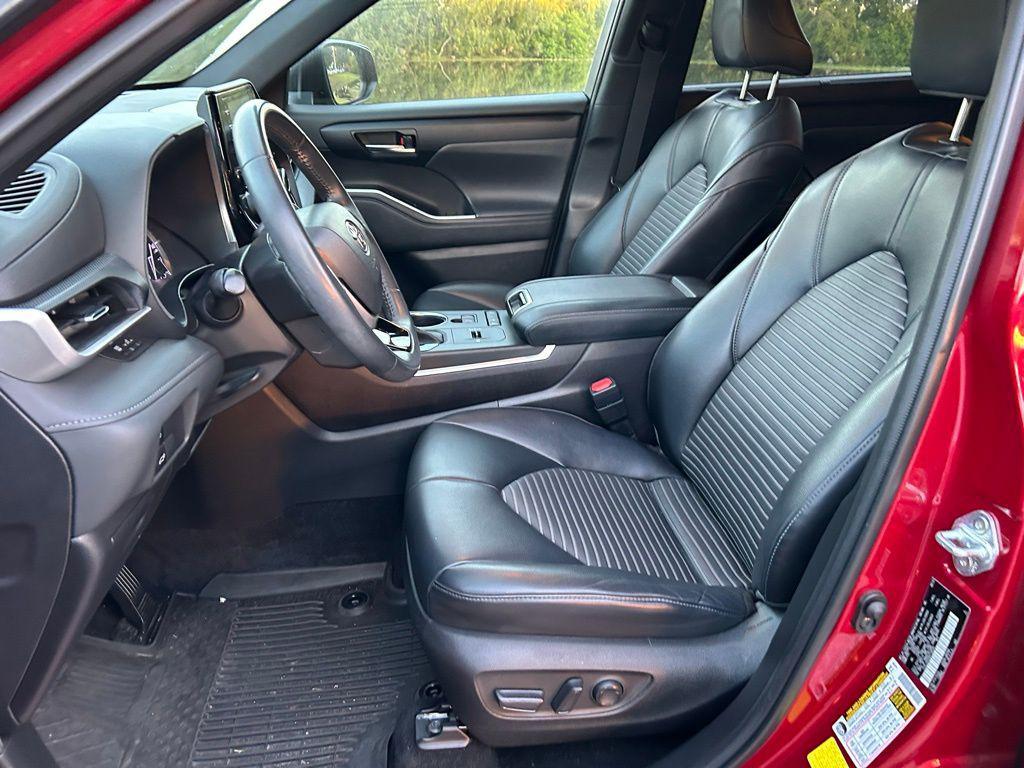 used 2022 Toyota Highlander car, priced at $33,937
