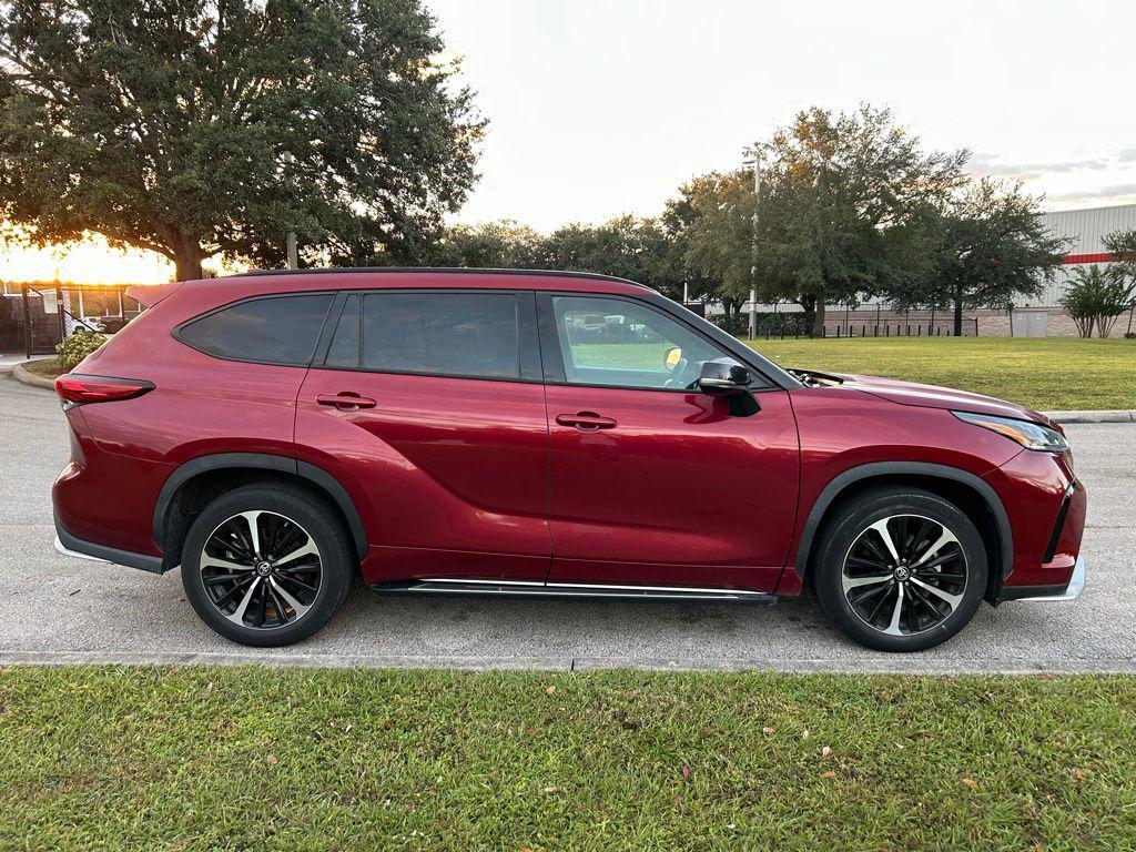 used 2022 Toyota Highlander car, priced at $33,937