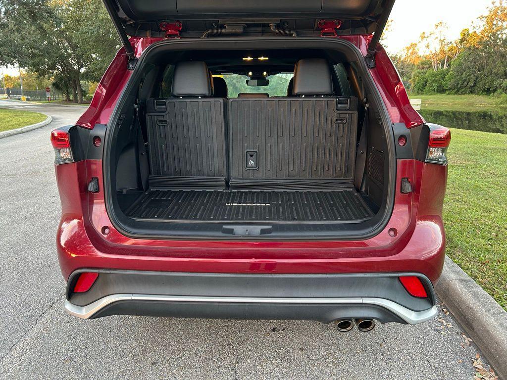 used 2022 Toyota Highlander car, priced at $33,937