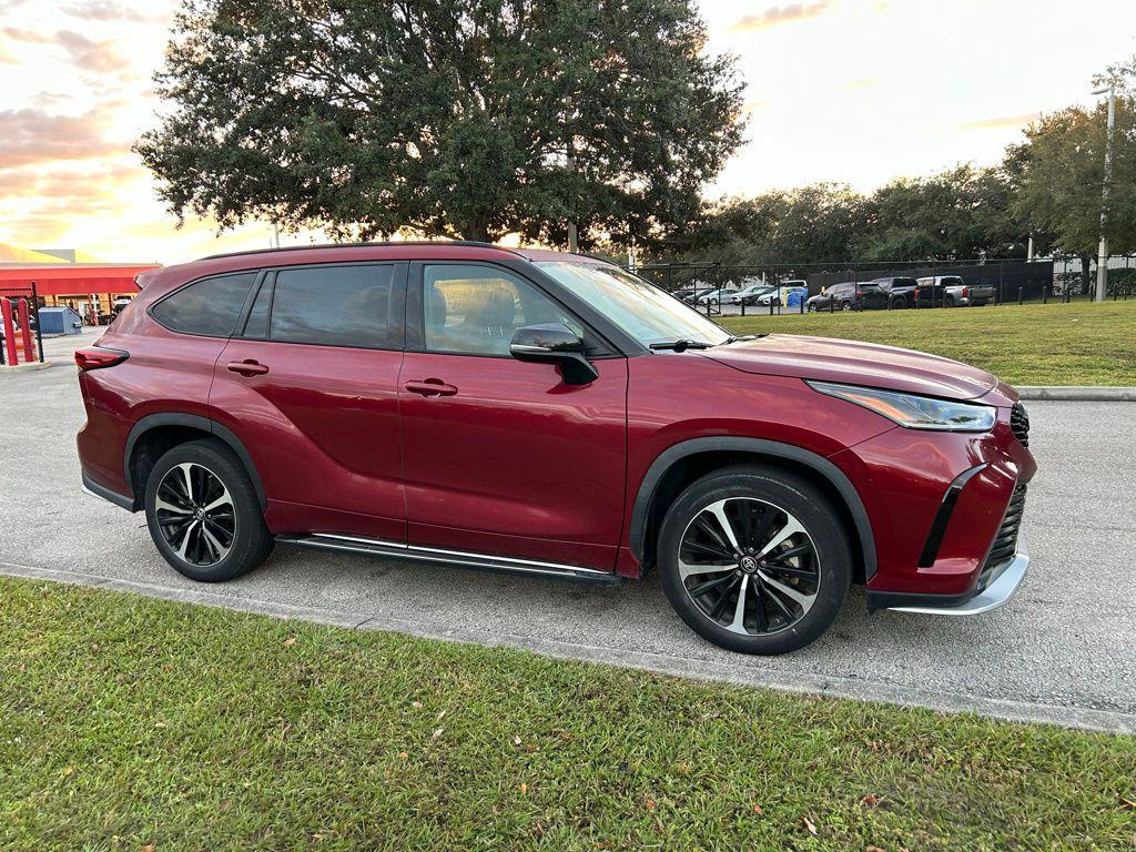 used 2022 Toyota Highlander car, priced at $33,937