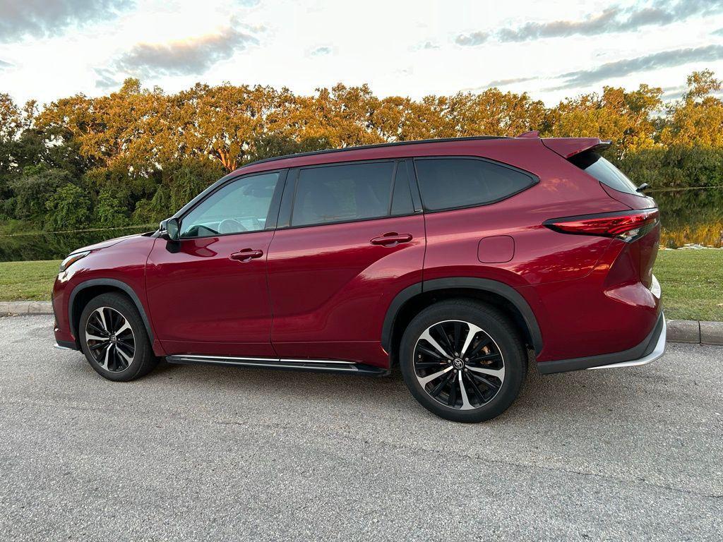 used 2022 Toyota Highlander car, priced at $33,937
