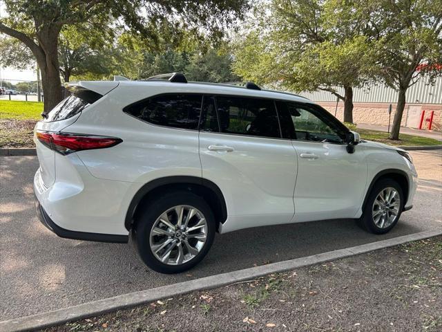 used 2023 Toyota Highlander car, priced at $38,977