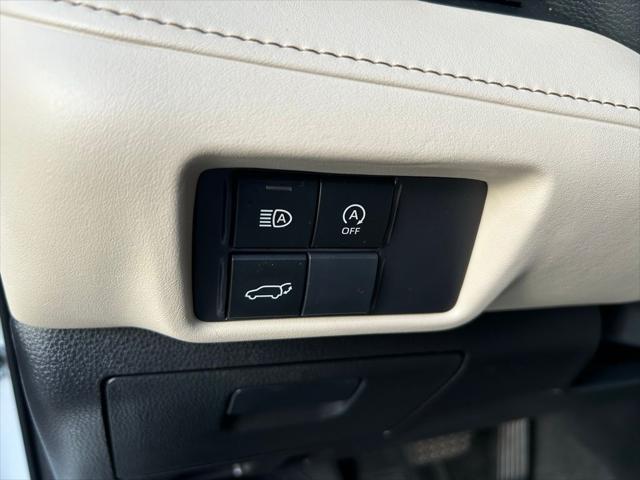 used 2023 Toyota Highlander car, priced at $39,977