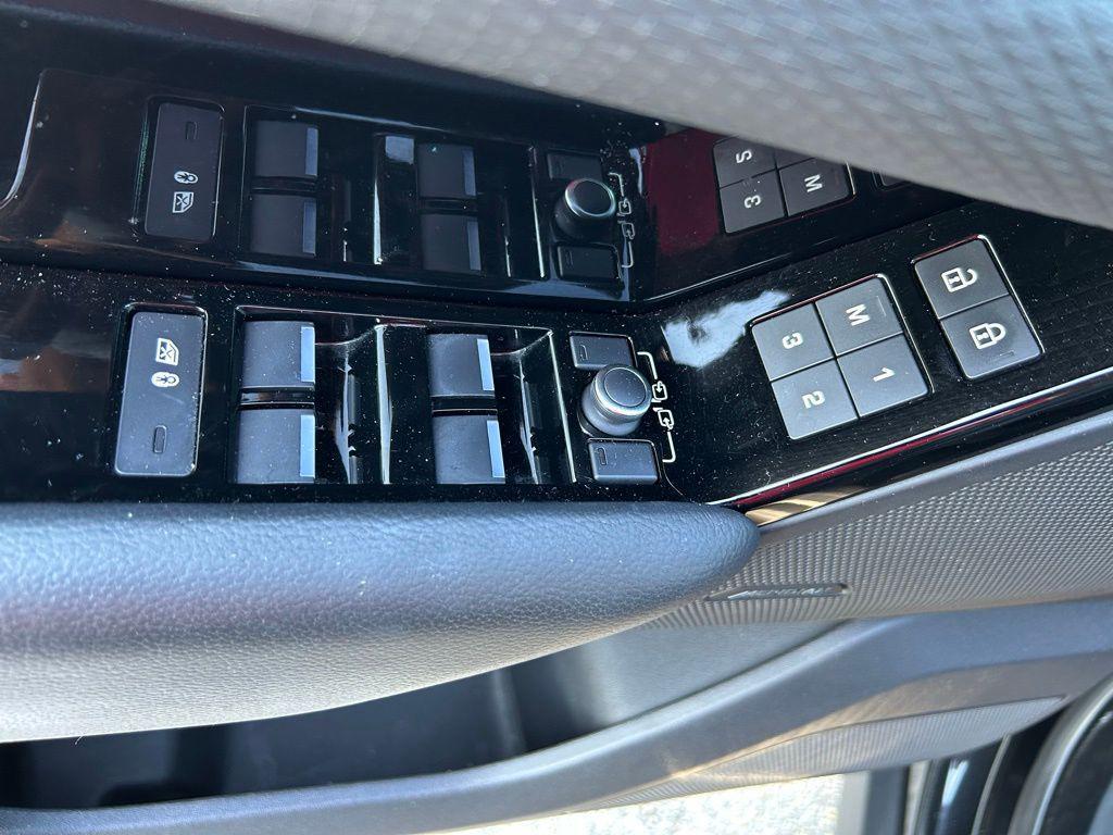 used 2021 Land Rover Range Rover Velar car, priced at $31,537