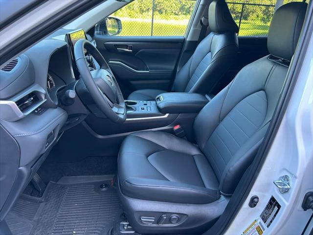 used 2025 Toyota Highlander car, priced at $47,237