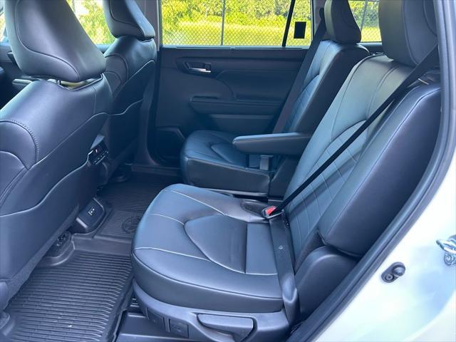 used 2025 Toyota Highlander car, priced at $47,237