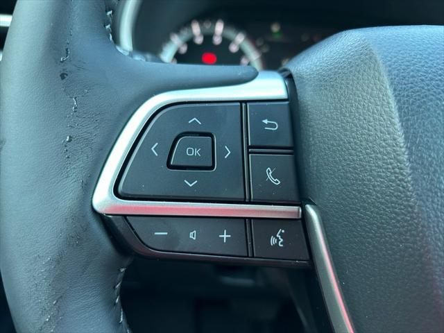 used 2025 Toyota Highlander car, priced at $47,237