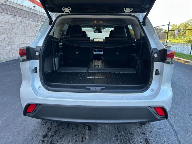 used 2025 Toyota Highlander car, priced at $47,237