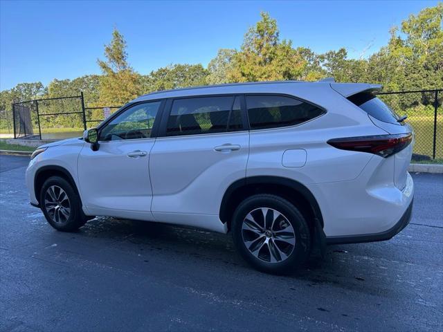 used 2025 Toyota Highlander car, priced at $47,237