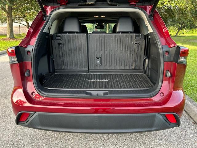 used 2022 Toyota Highlander car, priced at $34,977