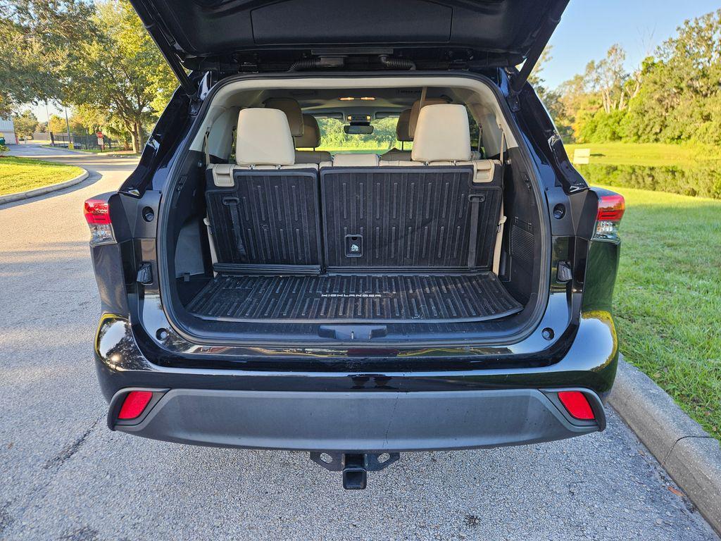 used 2022 Toyota Highlander car, priced at $31,937