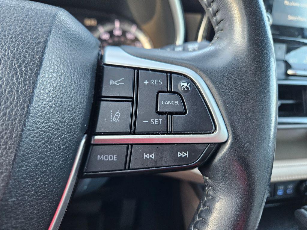 used 2022 Toyota Highlander car, priced at $31,937