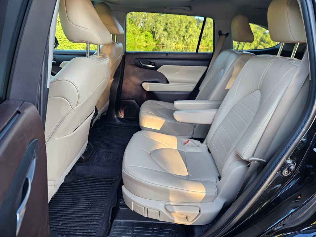 used 2022 Toyota Highlander car, priced at $31,937