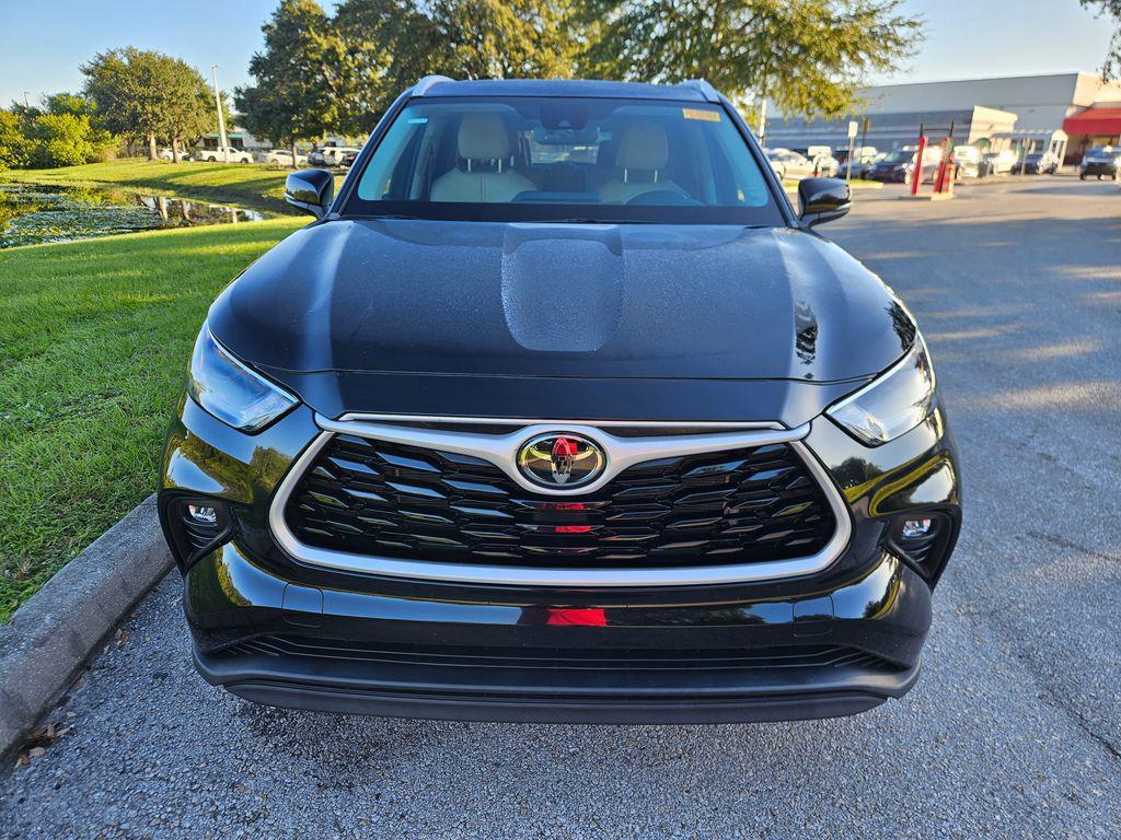 used 2022 Toyota Highlander car, priced at $31,937