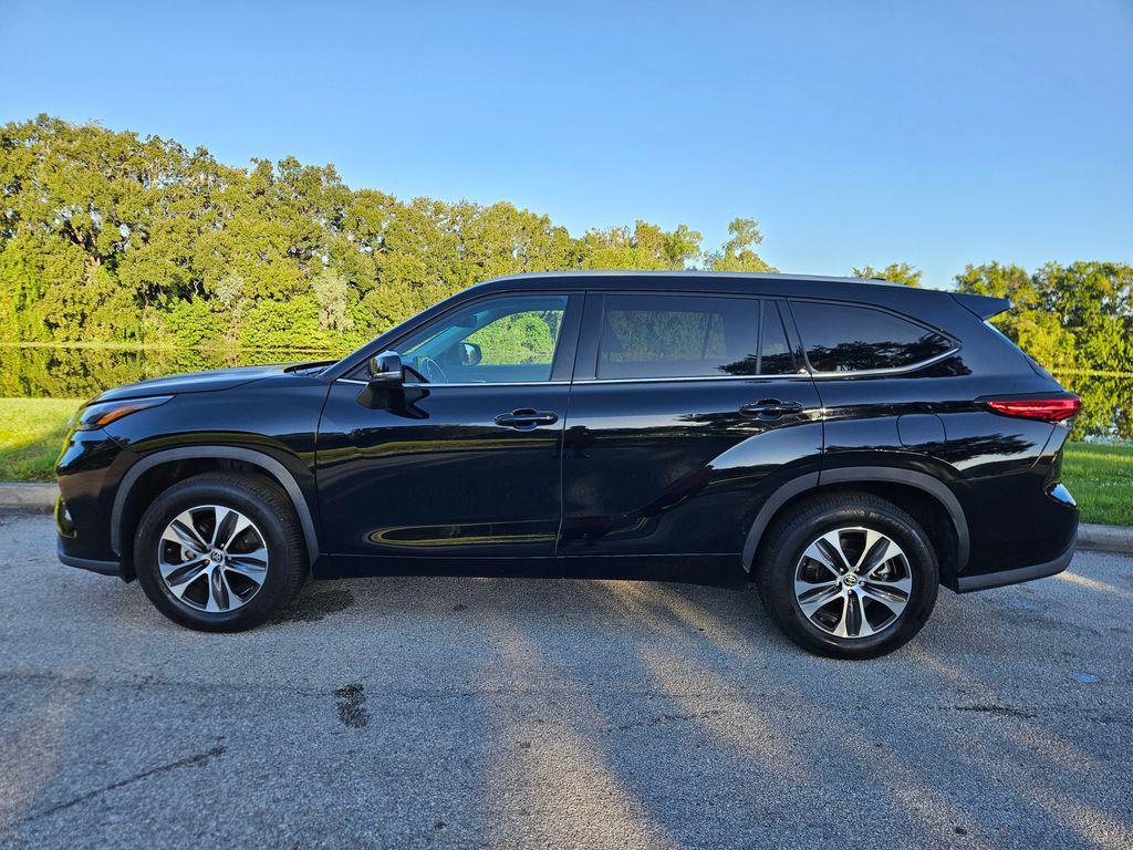 used 2022 Toyota Highlander car, priced at $31,937